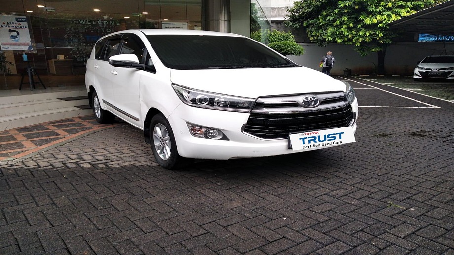 TOYOTA INNOVA 2.4 V AT 2017